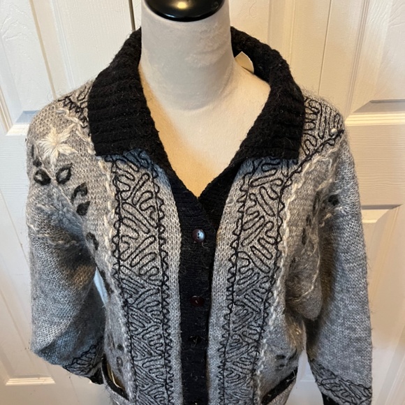 Huntington Ride size M cardigan - Picture 8 of 10